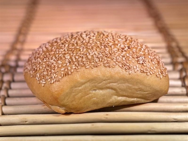 Hard Wit Broodje Sesam